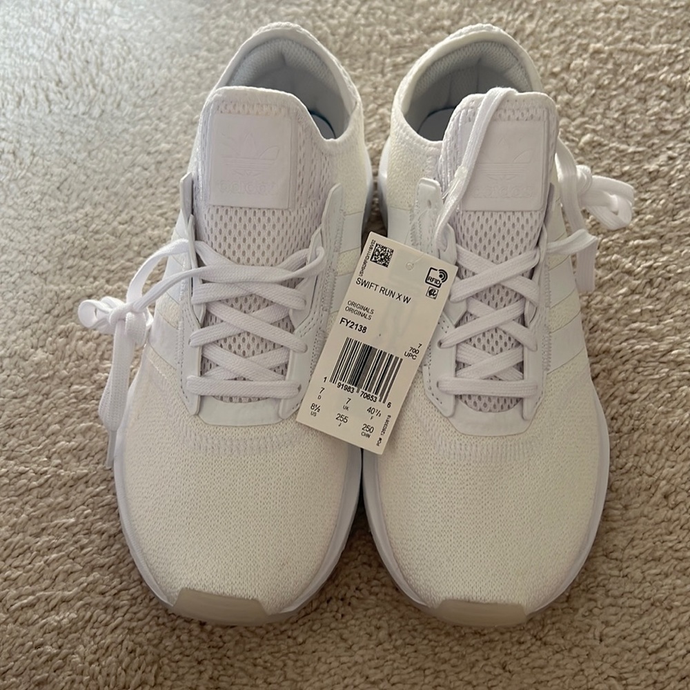 Brand new never been worn Adidas Swift Run X W